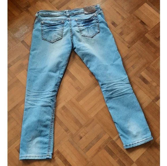 Distressed Jeans - Picture 2 of 3
